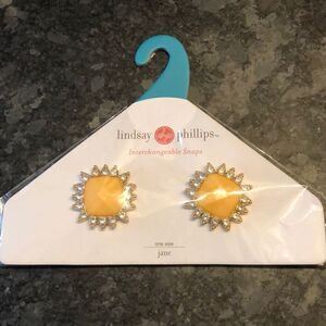 Lindsay Phillips Snaps NIP ☀️Sunny! Jane